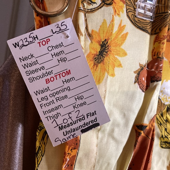 2 vintage drape panels. Yellow kitchen fruit and vases. 70’s. Unused. 410 - Picture 3 of 6